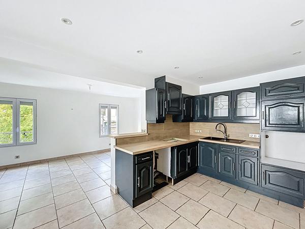 Appartement 4 pièces en duplex de 80 m² - coeur d'Aix-les-Bains- spacieux et fonctionnel, proche des commodités avec cave et parking