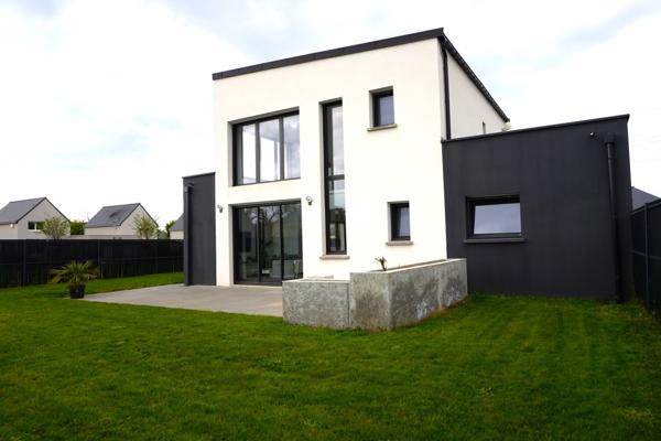 TRES BELLE MAISON CONTEMPORAINE ET ATYPIQUE