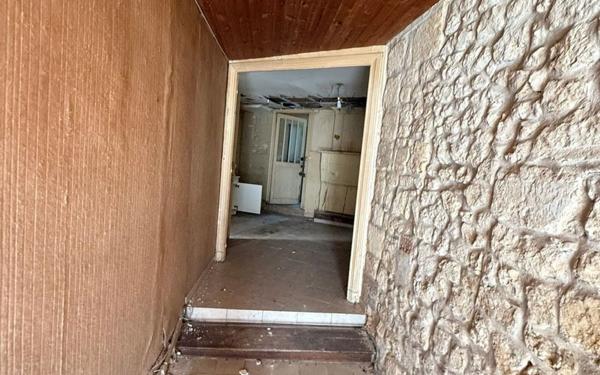 Immeuble à vendre    7 pièces •  Pont-l'Abbé-d'Arnoult