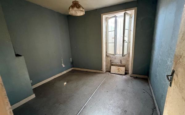 Immeuble à vendre    7 pièces •  Pont-l'Abbé-d'Arnoult