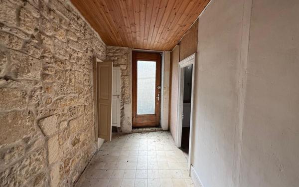 Immeuble à vendre    7 pièces •  Pont-l'Abbé-d'Arnoult