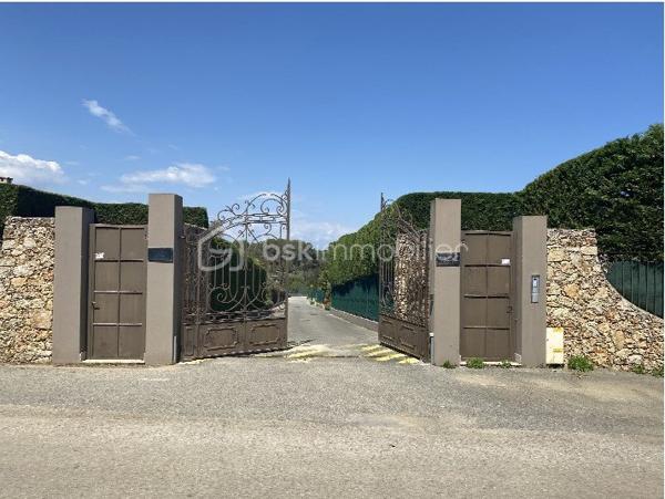 Terrain de 4 270 m²