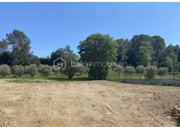 Terrain de 4 270 m²