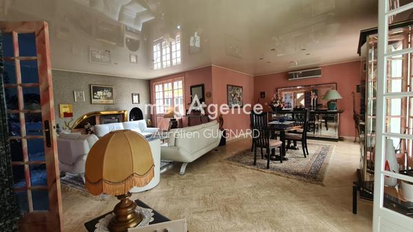 Maison à BRESSUIRE, 79300 - 14 pièces 164m²