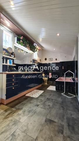 Maison à BRESSUIRE, 79300 - 14 pièces 164m²