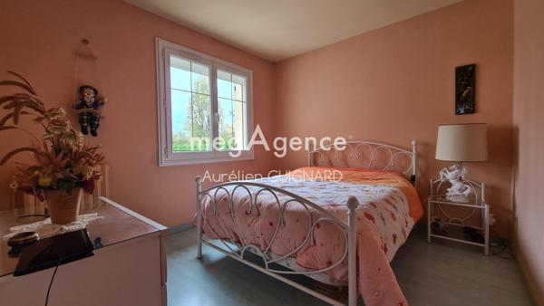 Maison à BRESSUIRE, 79300 - 14 pièces 164m²