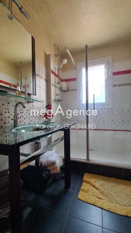 Maison à BRESSUIRE, 79300 - 14 pièces 164m²