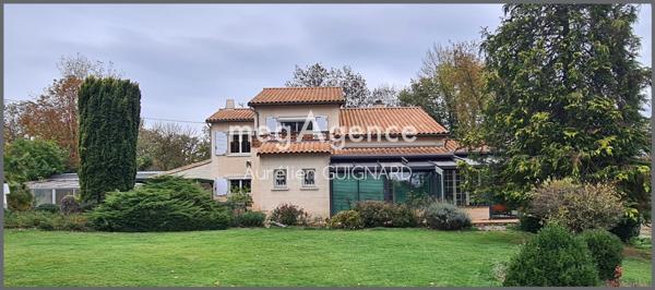Maison à BRESSUIRE, 79300 - 14 pièces 164m²