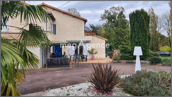 Maison à BRESSUIRE, 79300 - 14 pièces 164m²