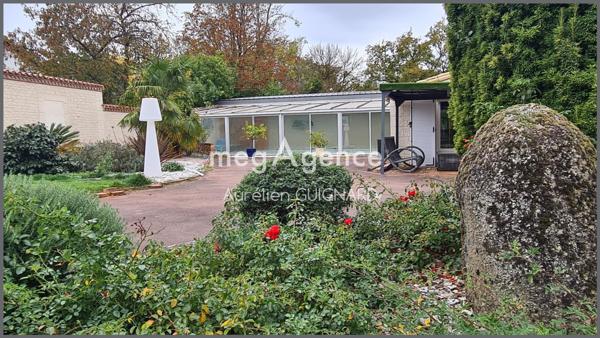 Maison à BRESSUIRE, 79300 - 14 pièces 164m²