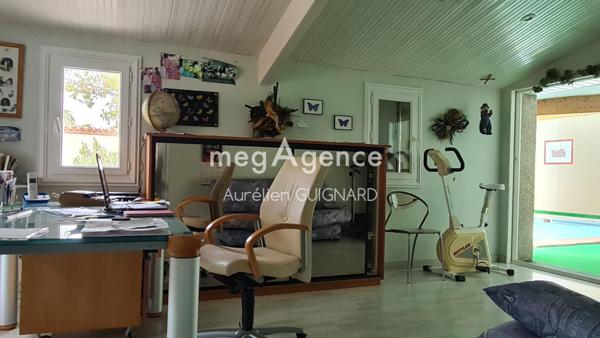 Maison à BRESSUIRE, 79300 - 14 pièces 164m²