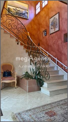 Maison à BRESSUIRE, 79300 - 14 pièces 164m²