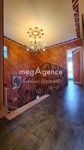 Maison à BRESSUIRE, 79300 - 14 pièces 164m²