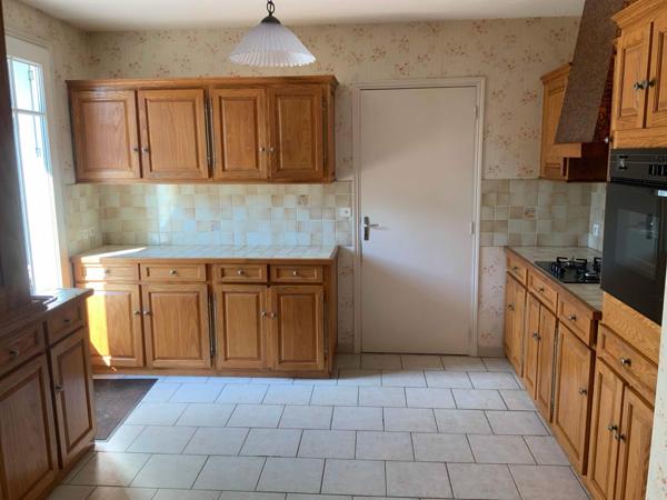 Fermette tourangelle de charme en plein cœur de Veigné