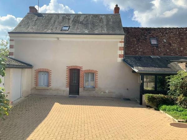 Fermette tourangelle de charme en plein cœur de Veigné