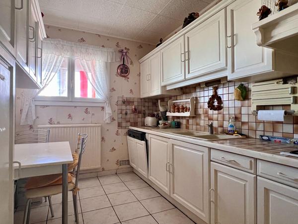 Appartement 4 pièce(s) 89.69 m2 Royan