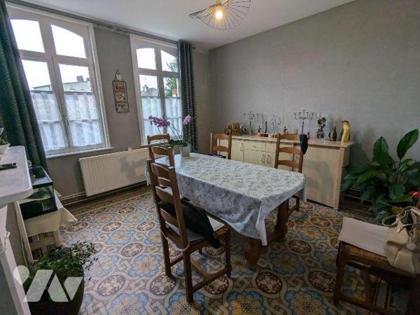 MAISON DE PLAIN-PIED AVEC GARAGE, comp. : cave, au RDC : entrée sur salon, salle à manger, coul...