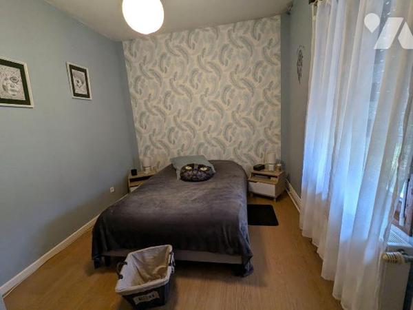 MAISON DE PLAIN-PIED AVEC GARAGE, comp. : cave, au RDC : entrée sur salon, salle à manger, coul...