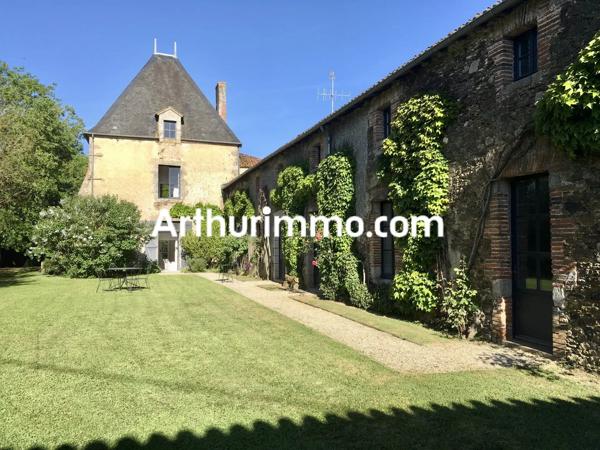 Vente                                                      Propriété
                        
                     10 pièces                      400 m2                     à Mauléon