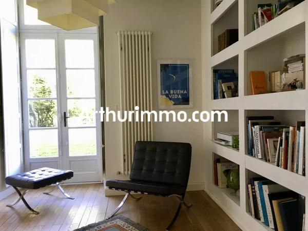 Vente                                                      Propriété
                        
                     10 pièces                      400 m2                     à Mauléon