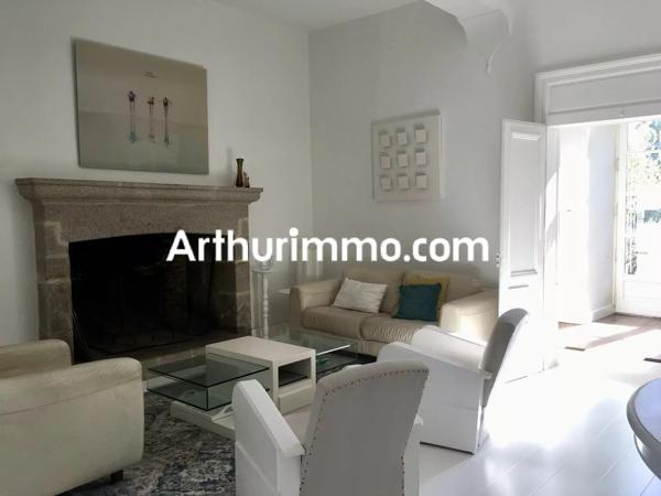Vente                                                      Propriété
                        
                     10 pièces                      400 m2                     à Mauléon