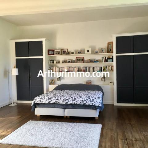 Vente                                                      Propriété
                        
                     10 pièces                      400 m2                     à Mauléon