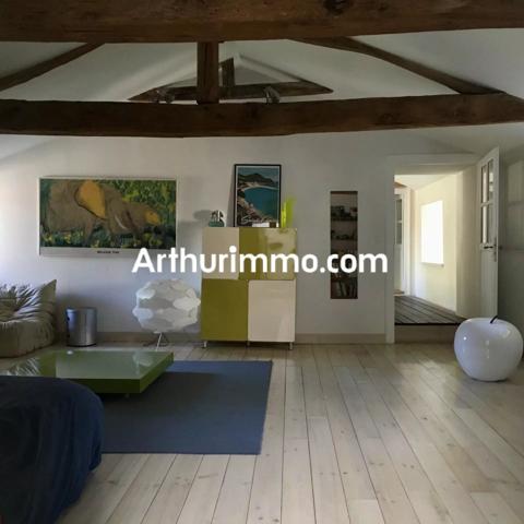Vente                                                      Propriété
                        
                     10 pièces                      400 m2                     à Mauléon