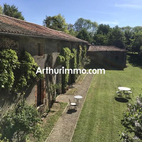 Vente                                                      Propriété
                        
                     10 pièces                      400 m2                     à Mauléon