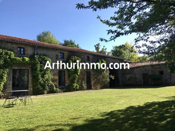Vente                                                      Propriété
                        
                     10 pièces                      400 m2                     à Mauléon