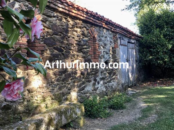 Vente                                                      Propriété
                        
                     10 pièces                      400 m2                     à Mauléon