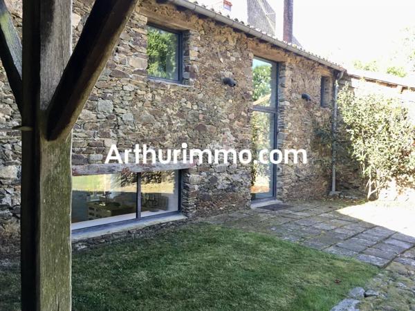 Vente                                                      Propriété
                        
                     10 pièces                      400 m2                     à Mauléon