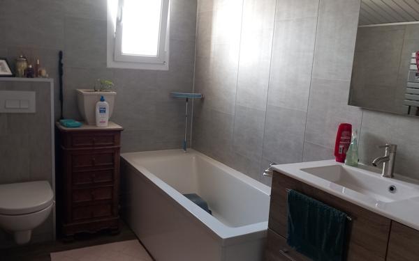 Maison à vendre    5 pièces •  Saint-Just-Luzac