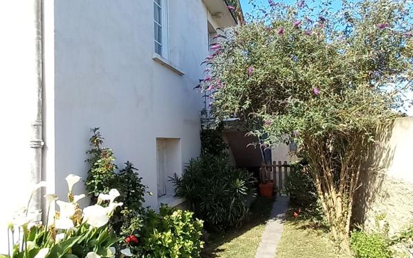 Maison à vendre    5 pièces •  Saint-Just-Luzac