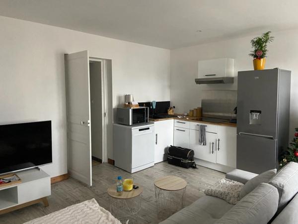 LUCON QUARTIER GARE AU CALME AGREABLE APPARTEMENT T2 RENOVE ENTIEREMENT DE PLAIN PIED 40M²/1 CHAMBRE