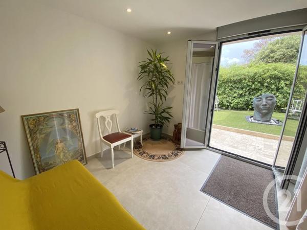 Maison à vendre  6 pièces - 166 m 2   STE MAXIME  - 83