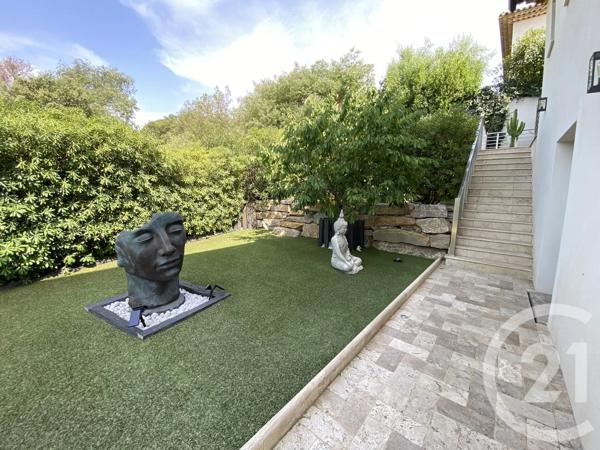 Maison à vendre  6 pièces - 166 m 2   STE MAXIME  - 83