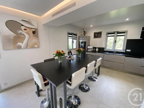 Maison à vendre  6 pièces - 166 m 2   STE MAXIME  - 83