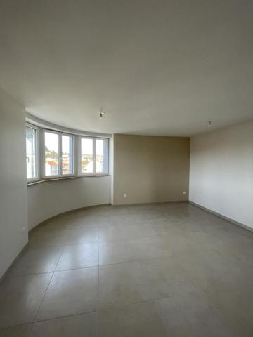 REF 12107 - F4 ENTIEREMENT REFAIT A NEUF AVEC TERRASSE