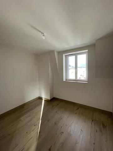 REF 12107 - F4 ENTIEREMENT REFAIT A NEUF AVEC TERRASSE