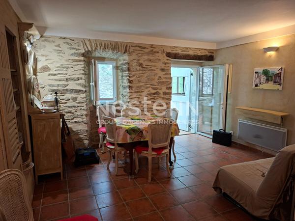 Maison en pierres avec terrain et piscine
