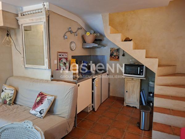 Maison en pierres avec terrain et piscine