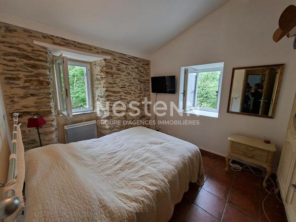 Maison en pierres avec terrain et piscine