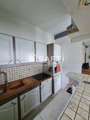 Maison semi mitoyenne rénovée dans un quartier calme avec pompe à chaleur, climatisation et garage double