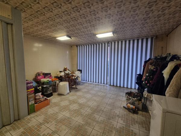 Immeuble avec commerce et logements – plein centre du Molay-Littry