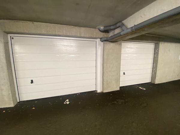 Bien rare de 139 m² dans résidence de standing ,usage professionnel ou résidentiel possible avec une terrasse de 62 m² 2 box fermés