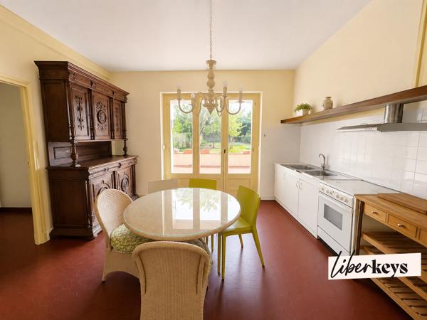 Maison T5 avec jardin, garage et vaste potentiel d’aménagement