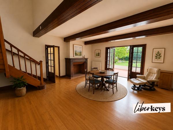 Maison T5 avec jardin, garage et vaste potentiel d’aménagement