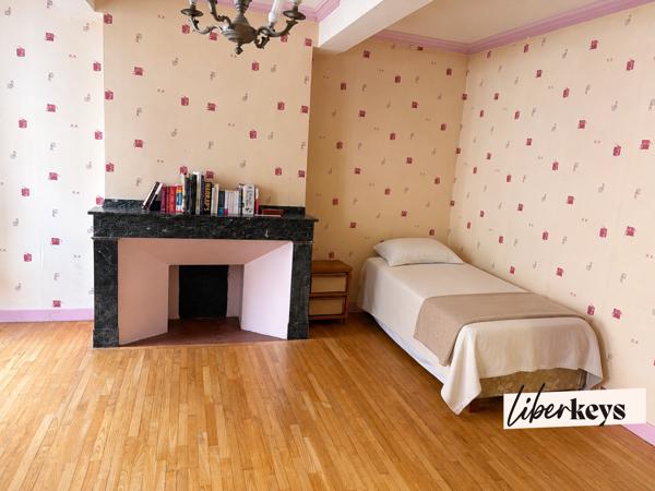 Maison T5 avec jardin, garage et vaste potentiel d’aménagement