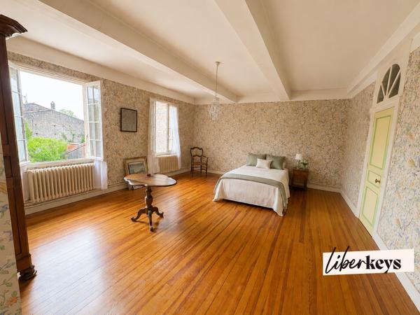 Maison T5 avec jardin, garage et vaste potentiel d’aménagement
