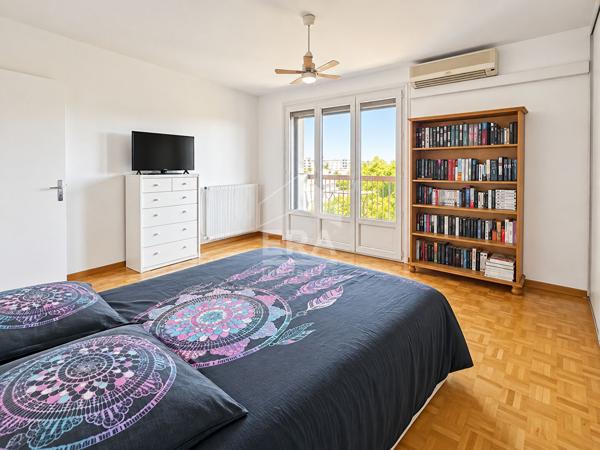 DERNIER ÉTAGE - T4 103 m² - 2 STATIONNEMENTS